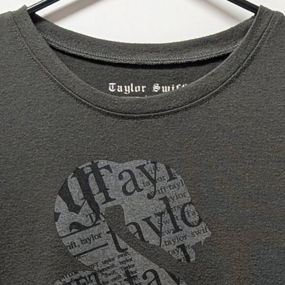 Taylor Swift 2018 Reputation Stadium Tour Snake Graphic Tank in Charcoal - Picture 9 of 14